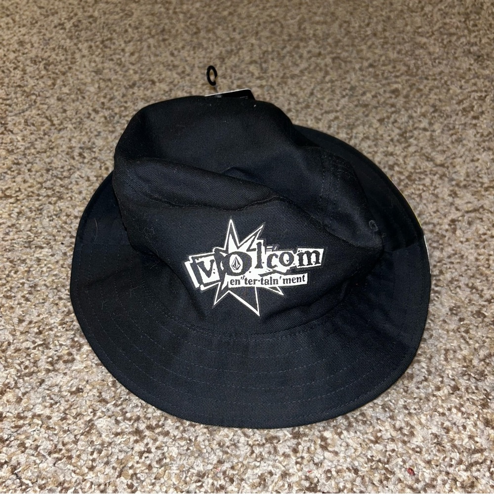 Volcom Vent Flyer Bucket Hat-Black Reversible Colorful *NEW* NWT One Size